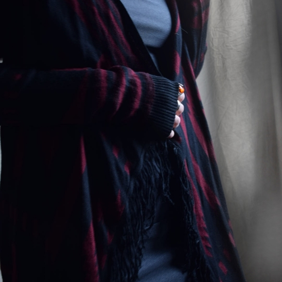 ๐ค5for30๐ค Waterfall Cardigan with Aztec Print and Fringe - Picture 3 of 3